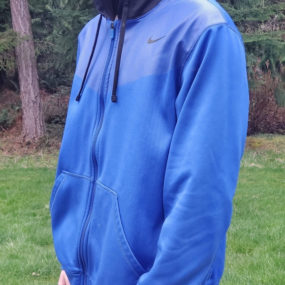 Nike Therma-Fit Hoodie - Picture 2 of 6